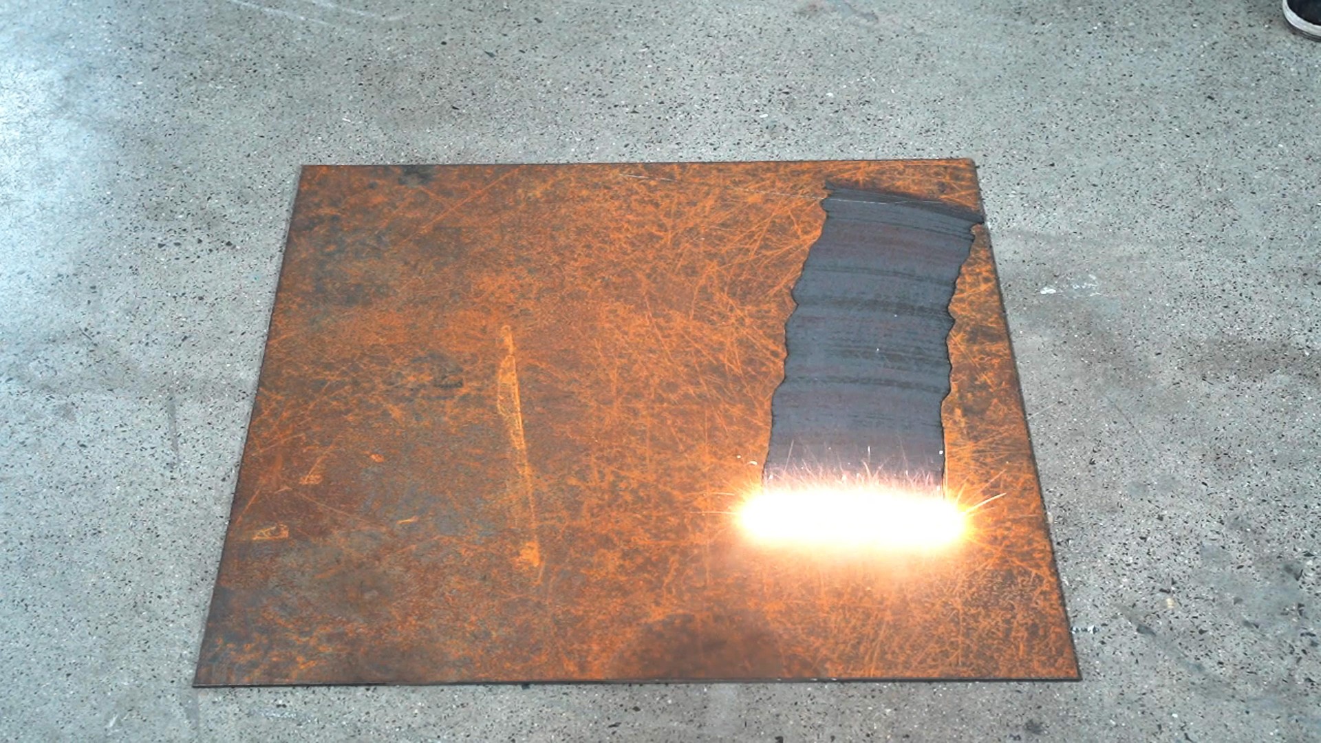 ما هي المواد والأسطح التي يمكن تنظيفها باستخدام أجهزة التنظيف بالليزر؟(5)