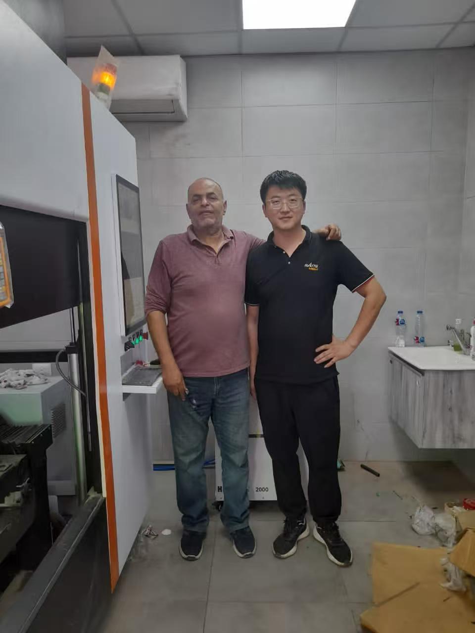 تركيب آلة قطع وتعليم الزجاج من رايتو في الموقع